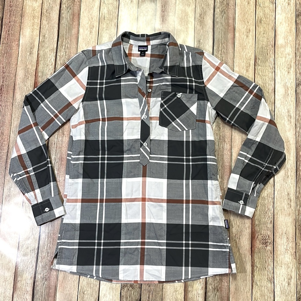 Patagonia womens S Small gray plaid lightweight 1/2 button up pullover blouse